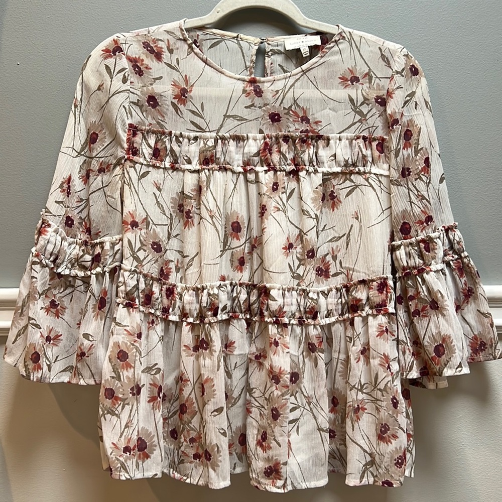 Lucky brand xs light floral top
